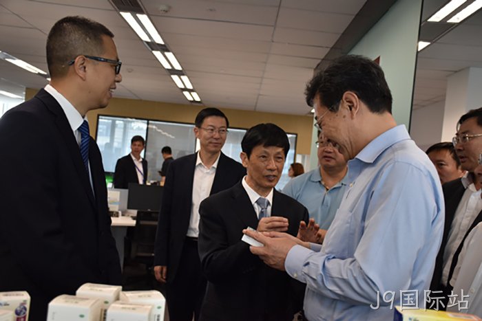 山东省日照市市长李永红一行来J9国际站上海分公司考察调研 山东省日照市市长李永红一行来J9国际站上海分公司考察调研